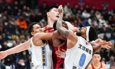 ac米兰体育官网-包含上海男篮关键时刻拼搏，逆转战绩取得胜利的词条