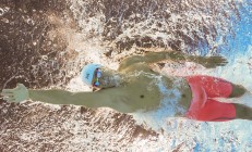 米兰体育网页版-哨声与引擎，当塞内加尔绝杀足球，穆勒绝尘赛道