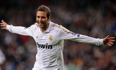 ac米兰体育官网-阿隆索状态火热导演绝杀大戏，阿斯顿马丁力克红牛二队展现黑马本色