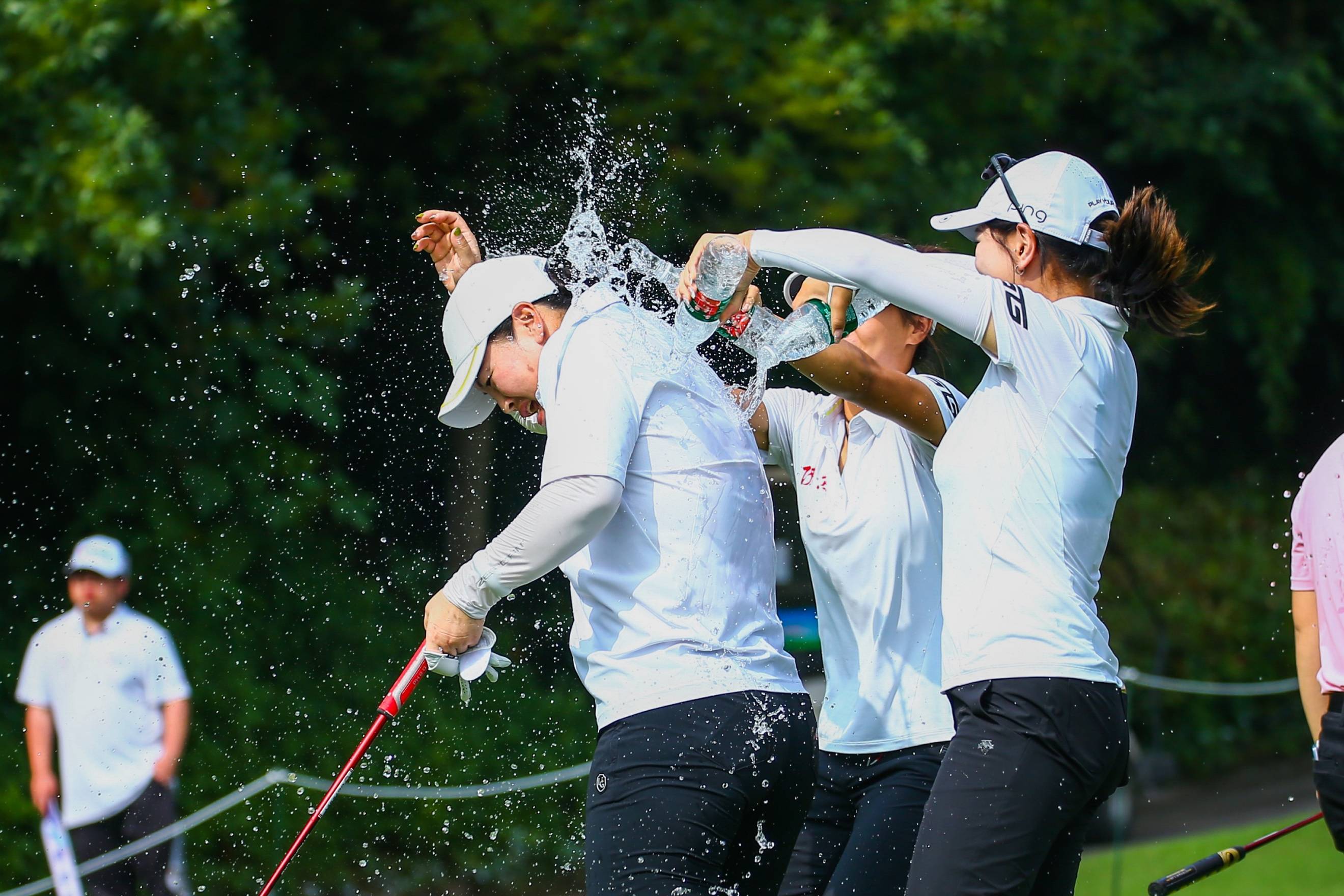 关于高尔夫男子团体比赛选手争夺桂冠的信息