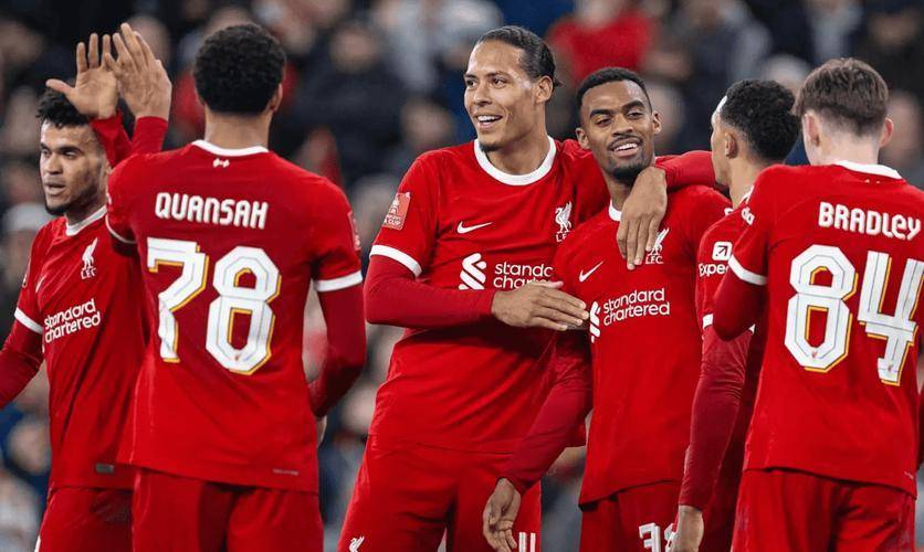 勒沃库森翻盘巴黎，法比尼奥高光表现的简单介绍