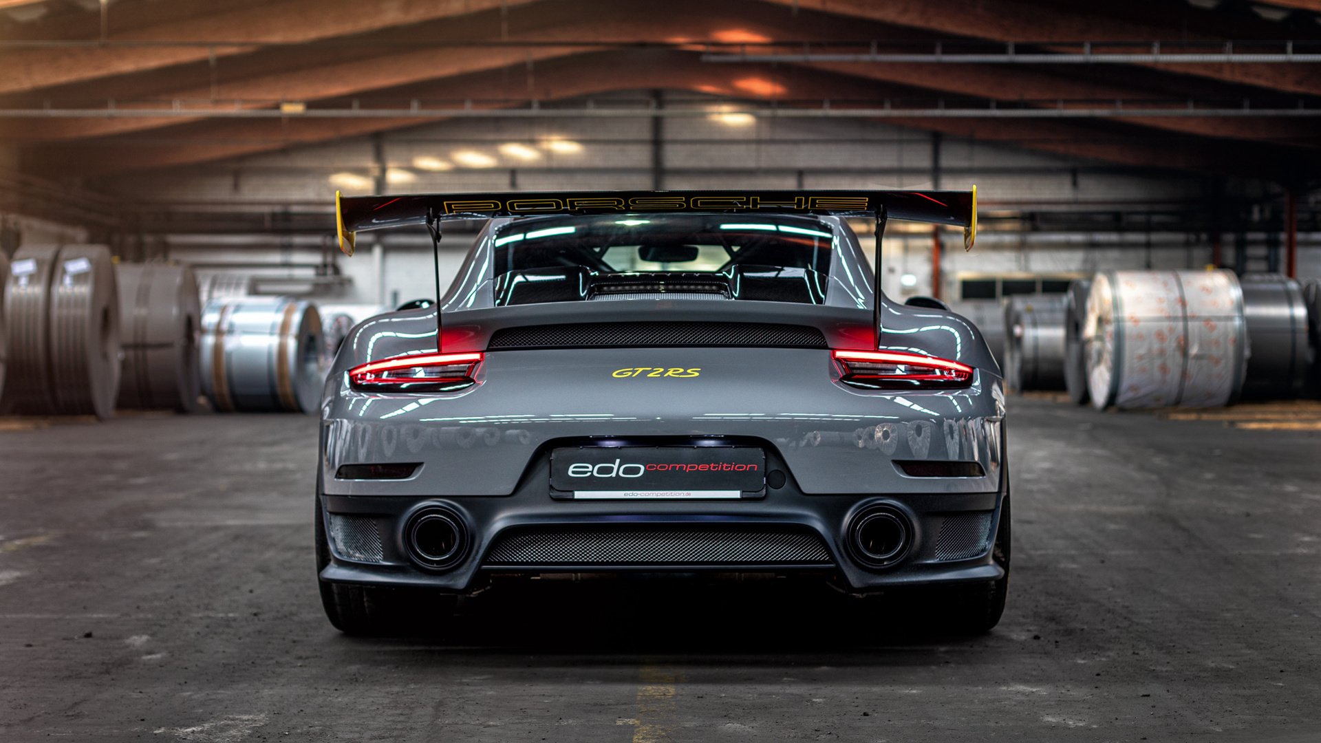 绿茵场与街道赛道，当战术压制遇上绝对接管