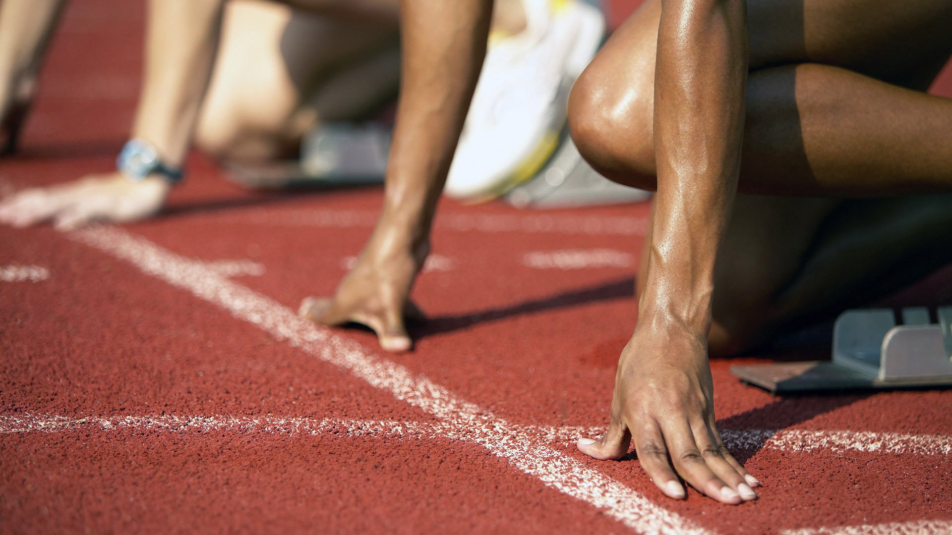 赛道之外,当F1争冠焦点战遇上新疆队的压哨绝杀