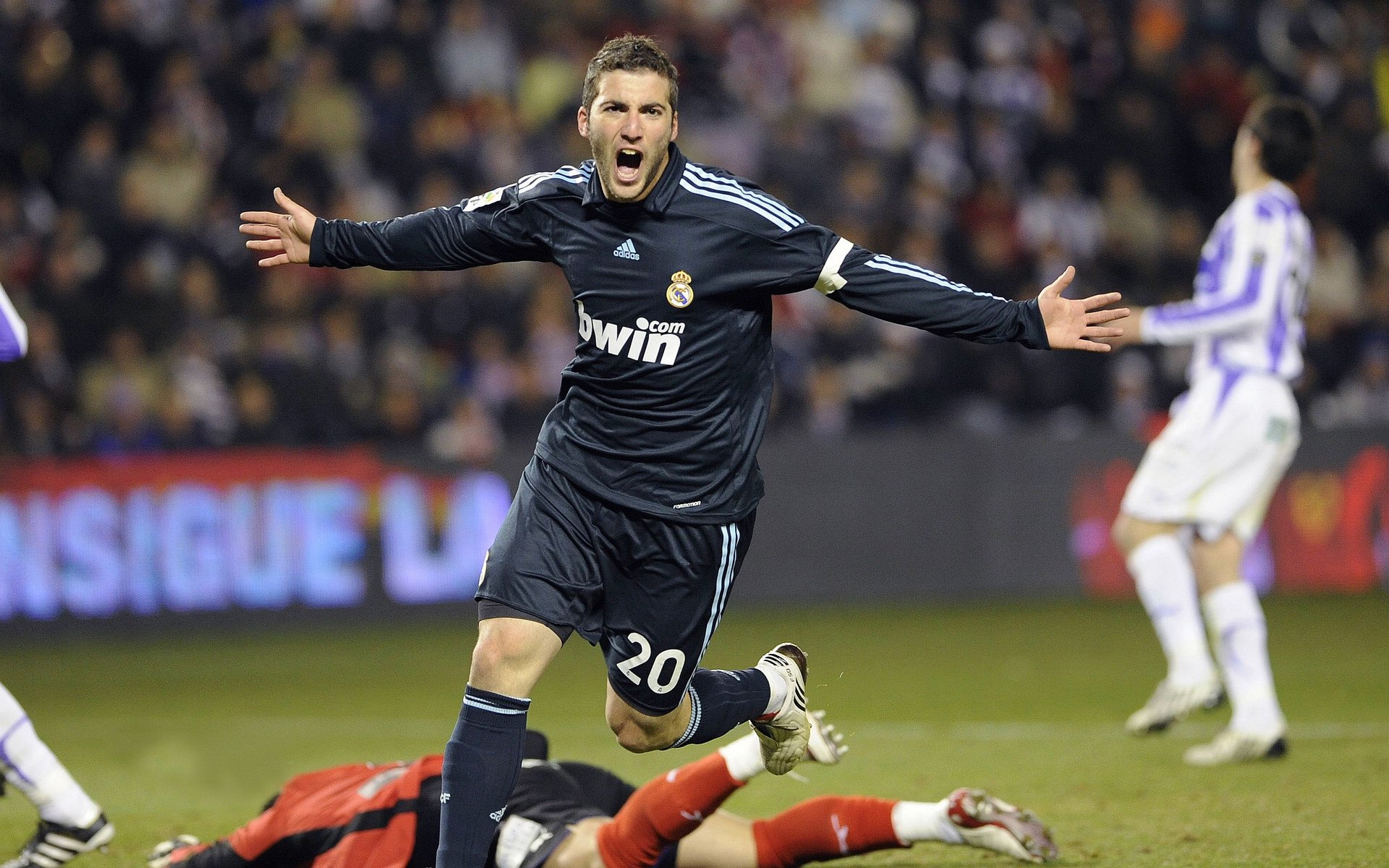 从爱尔兰到英超,硬仗基因如何塑造奥斯梅恩的冠军接管力