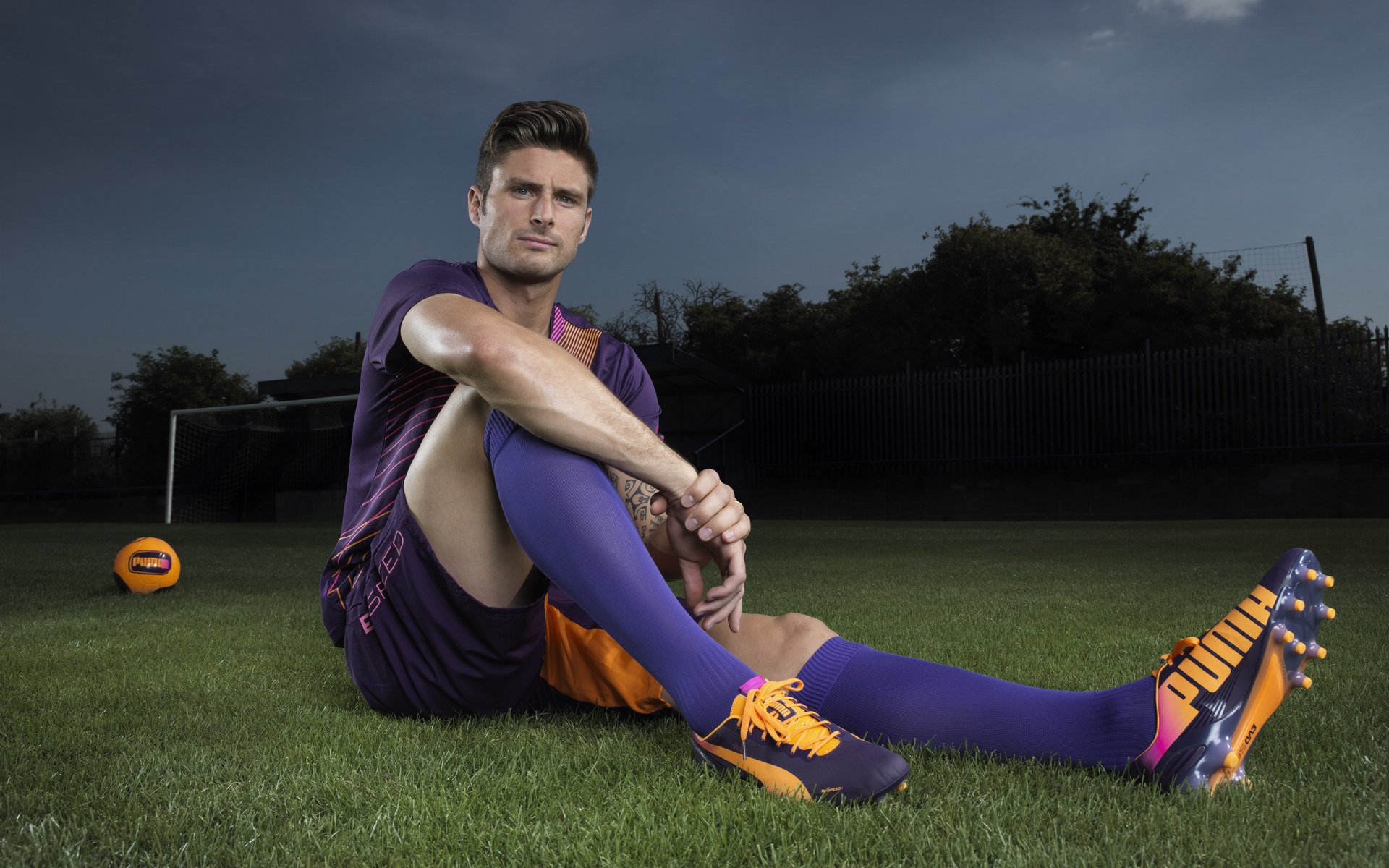 李刚仁一剑封喉,拜仁高效击溃突尼斯展现战术唯一性