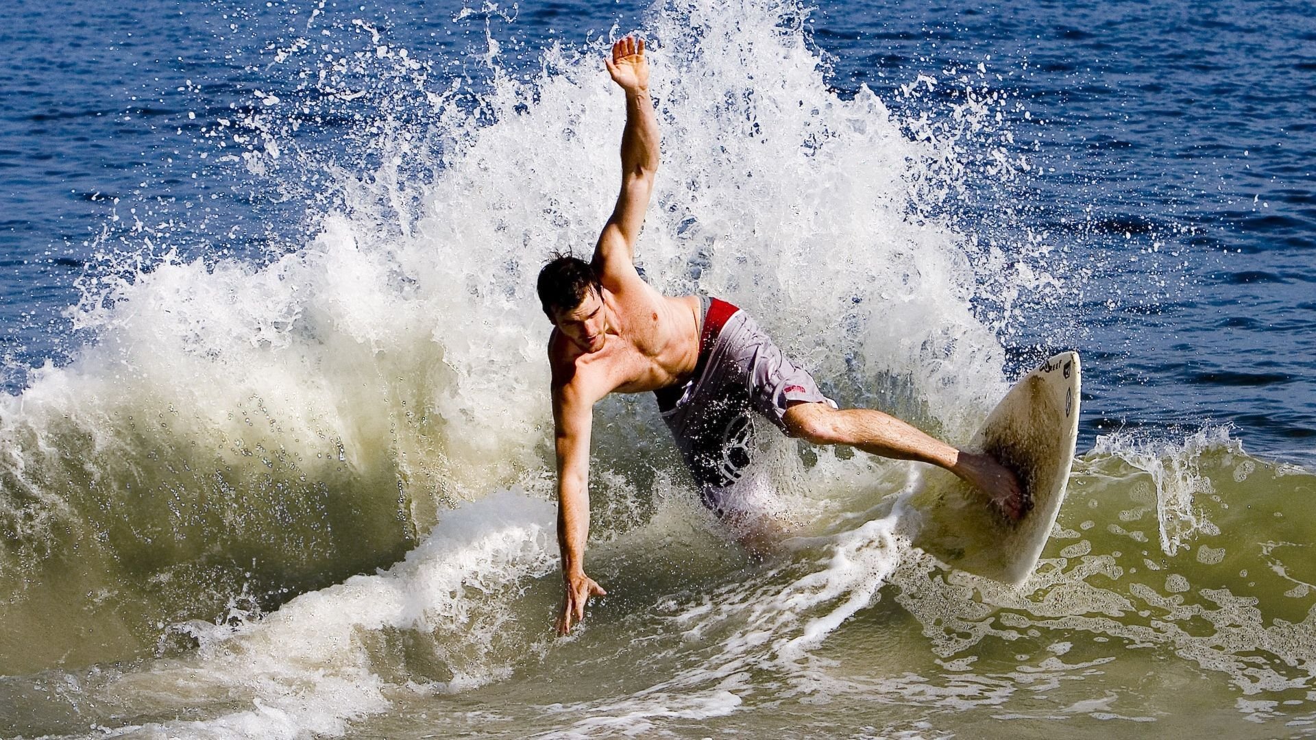 天山脚下惊现小皇帝，新疆队险胜魔术，詹姆斯惊艳四座